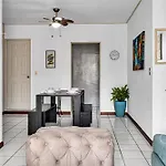 Comfy & Cozy Apartment In Col Escalon